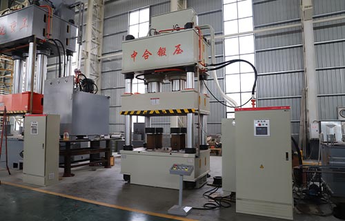 購買800噸四柱液壓機時需要考慮哪些因素？